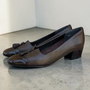 California Magdesians Square-toed Leather Croc Embossed Pump in Chocolate